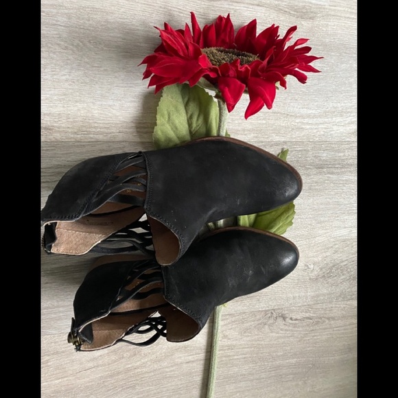 SEYCHELLES Remembrance Elegant Black Ankle Booties with Cutout Design/size 6 - Picture 7 of 9